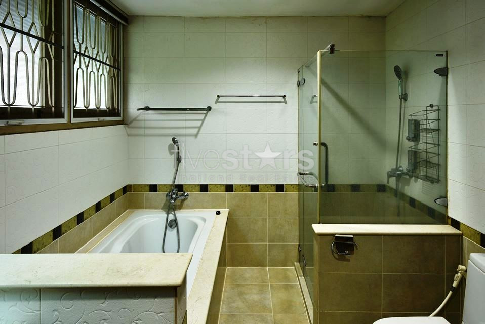 3 bedrooms house with big garden in Phrakhanong area, photo 11
