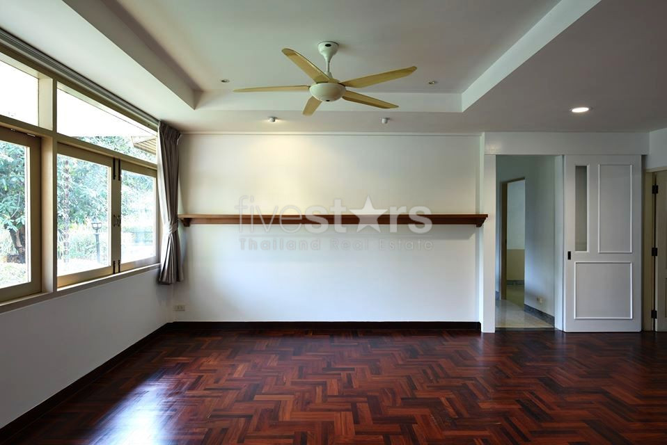 3 bedrooms house with big garden in Phrakhanong area, photo 9