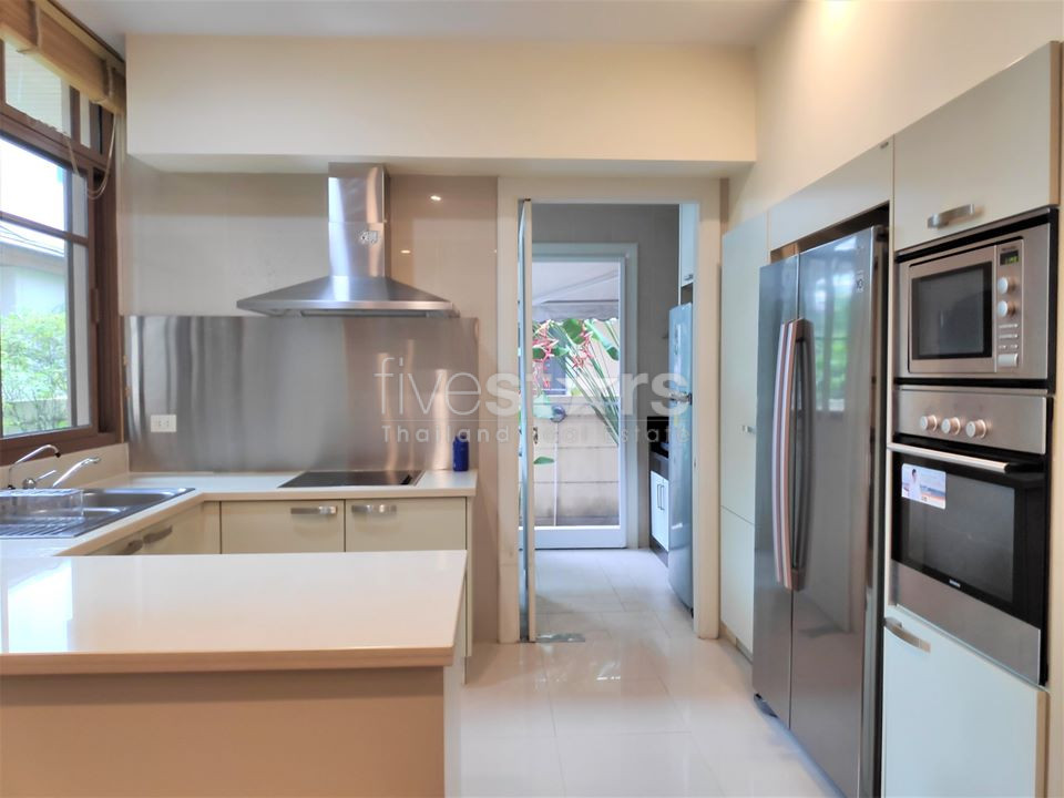 House in compound 4 bedrooms for rent near BTS Phrakhanong, photo 3