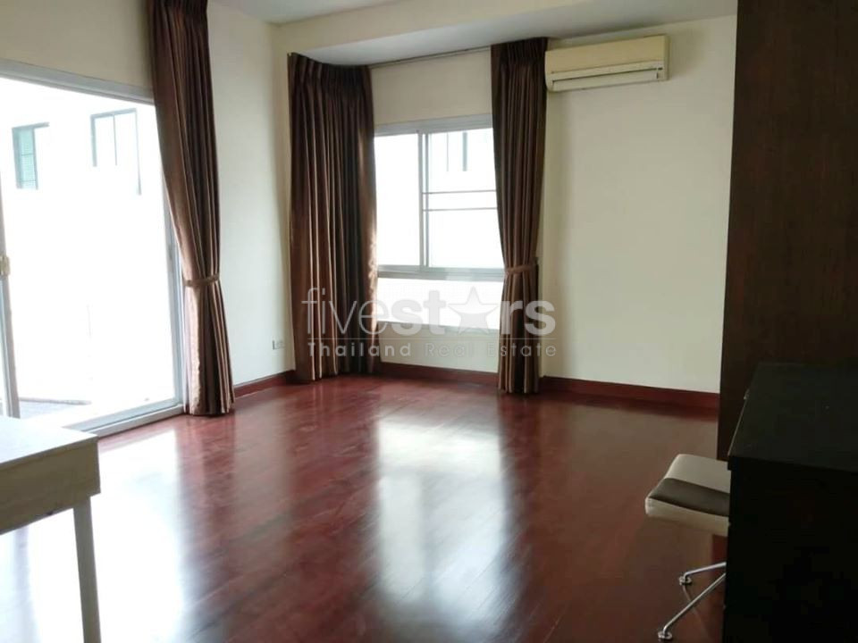 3 bedroom private house with garden in Ekamai area, photo 12