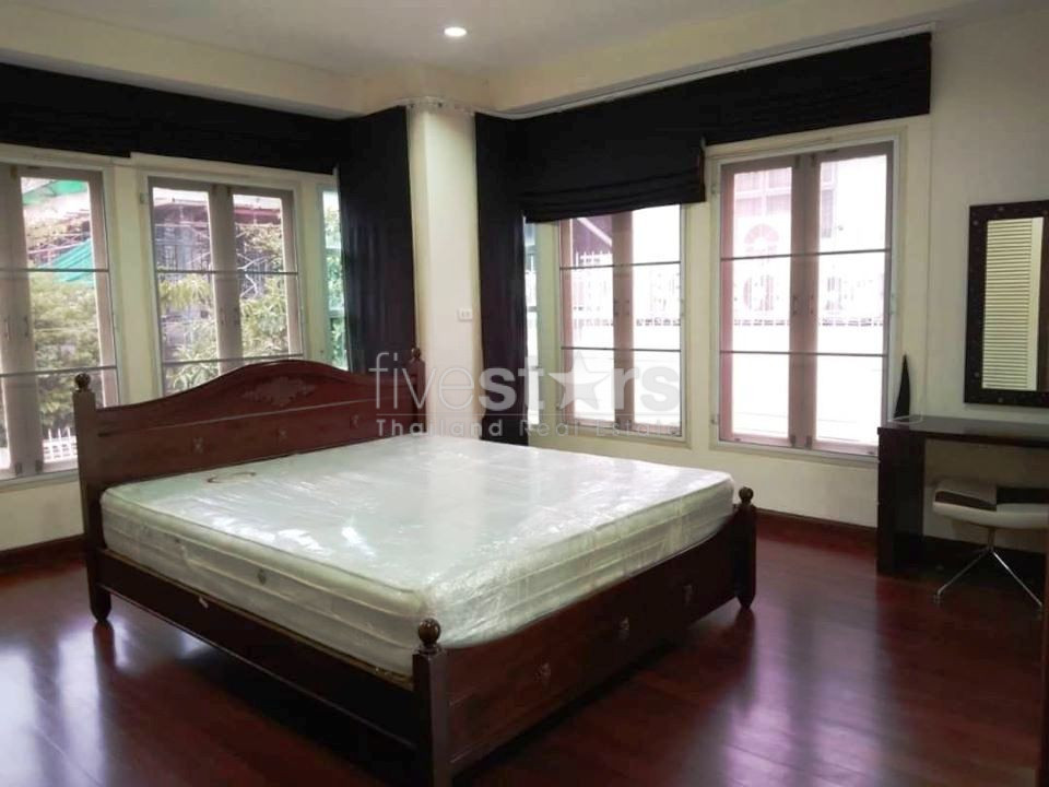 3 bedroom private house with garden in Ekamai area, photo 11