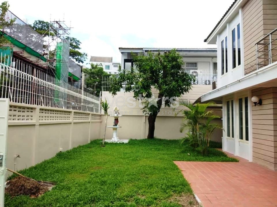 3 bedroom private house with garden in Ekamai area, photo 2