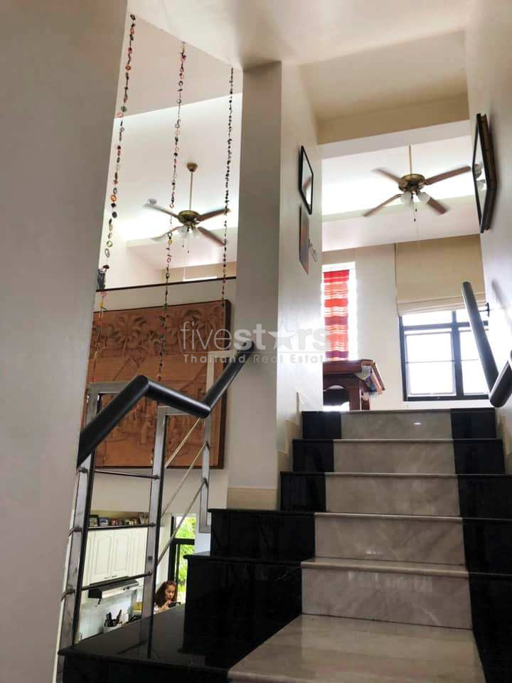 Maison de ville de 4 chambres dans un complexe à louer à Phrakhanong, photo 7