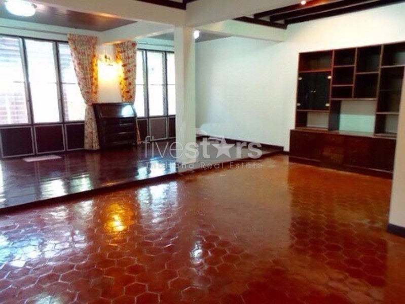 Pet friendly 2 bedrooms house for rent in Phrakanong, photo 2