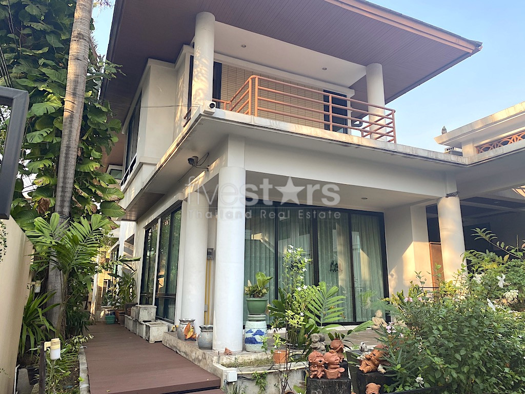 Large house for sale on 800 sqm plot of land Phrakanong area, photo 3
