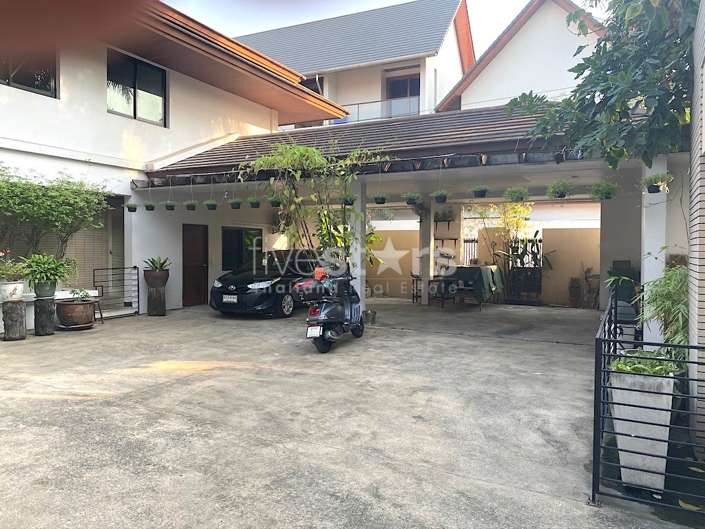 Large house for sale on 800 sqm plot of land Phrakanong area, photo 15