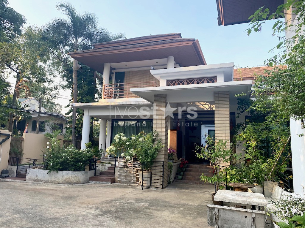 Large house for sale on 800 sqm plot of land Phrakanong area, photo 4