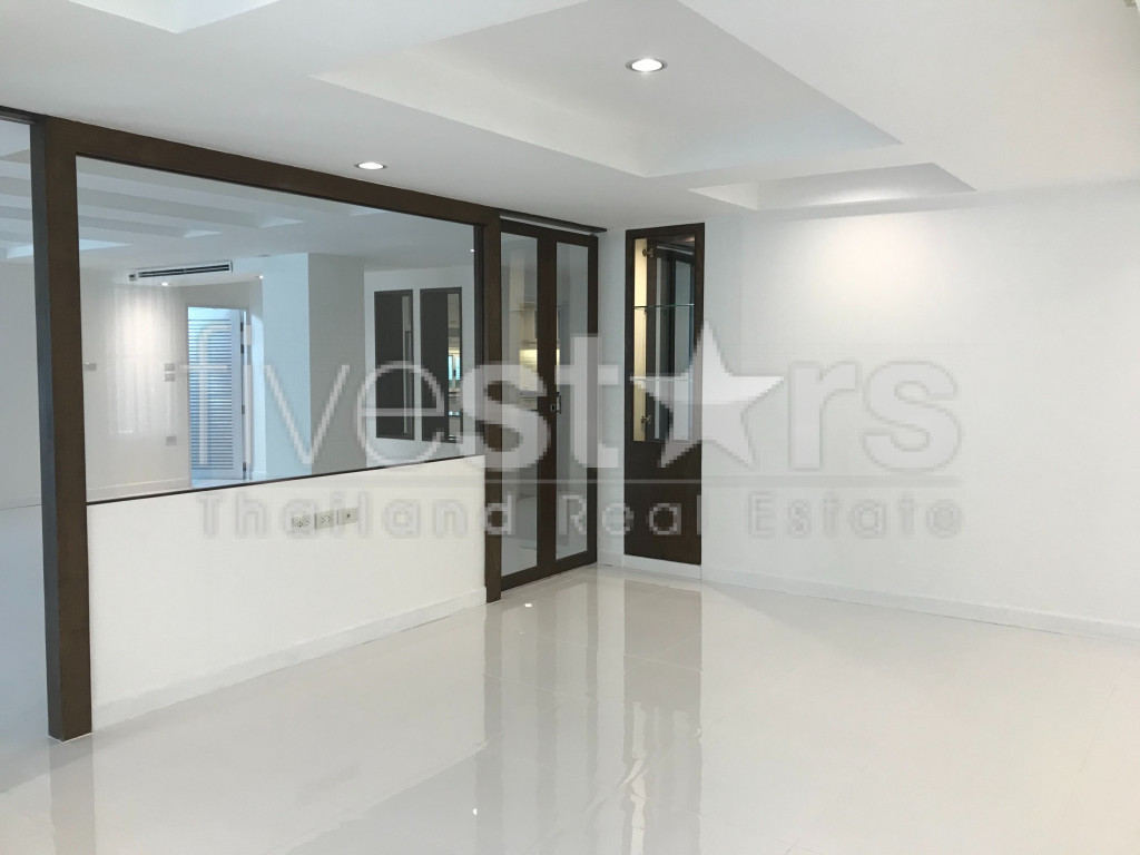 maison avec 4 chambres à louer quartier Ekamai, photo 11