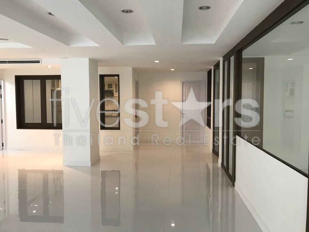 maison avec 4 chambres à louer quartier Ekamai, photo 12