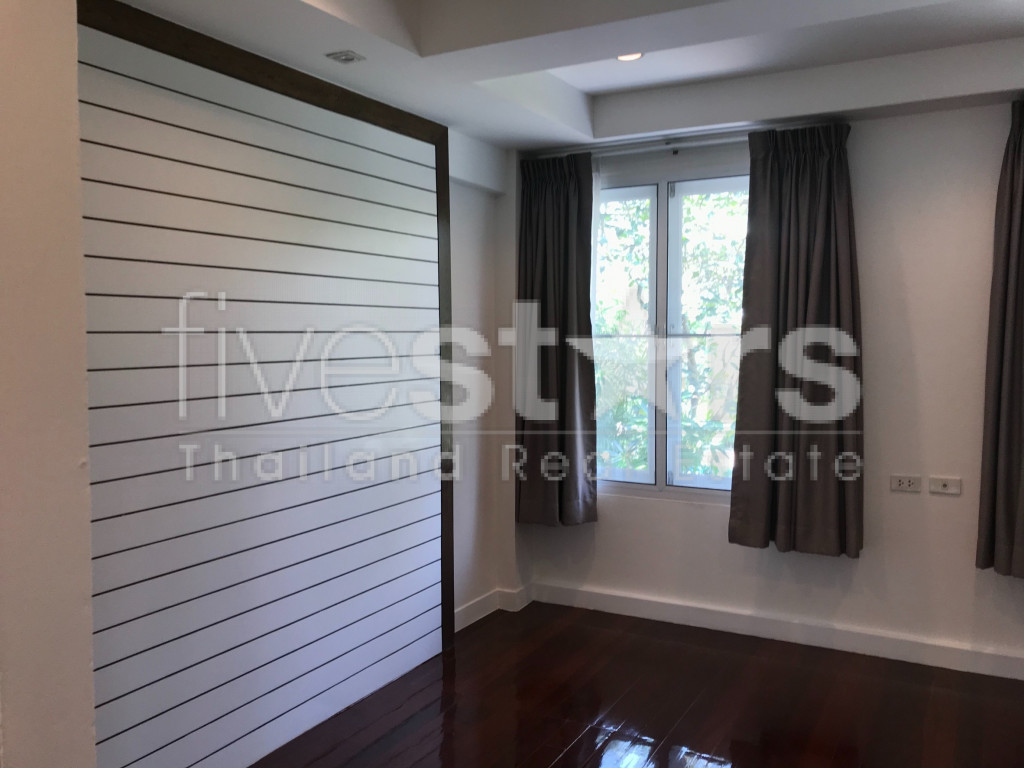 maison avec 4 chambres à louer quartier Ekamai, photo 14