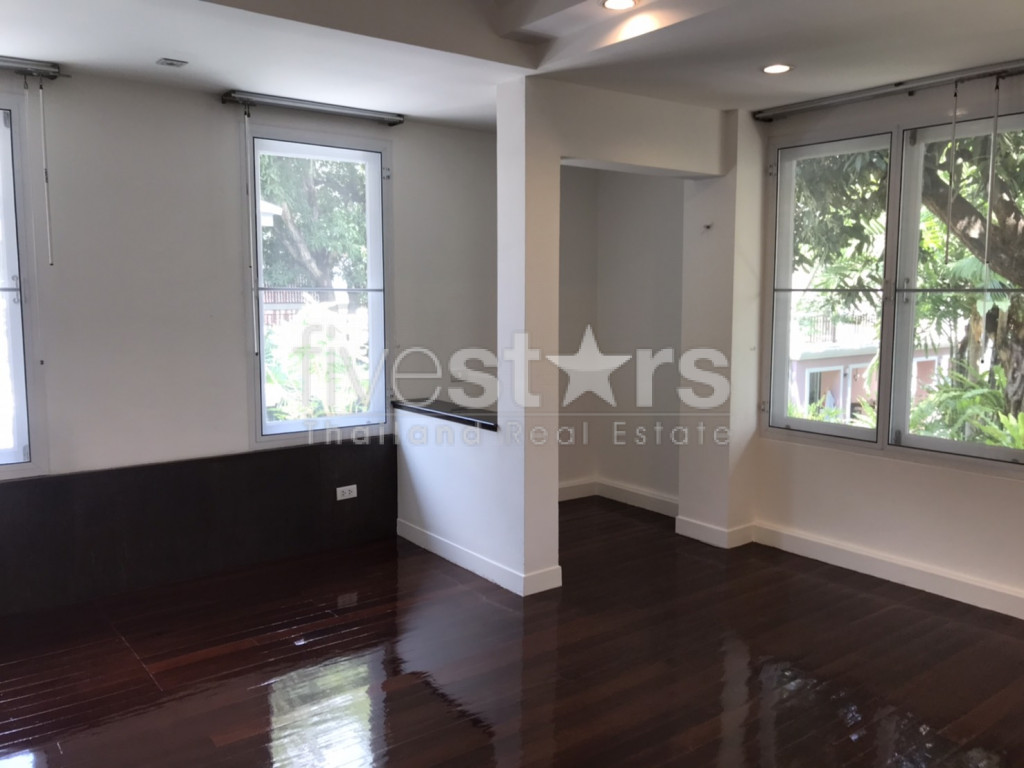 maison avec 4 chambres à louer quartier Ekamai, photo 15