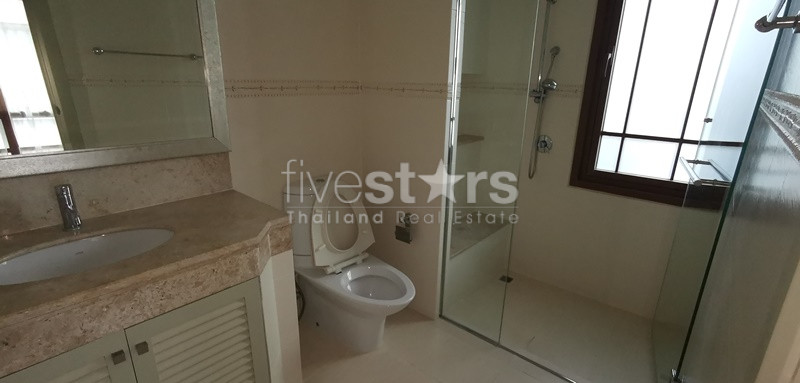 House in compound 4 bedrooms for rent near BTS Phrakhanong, photo 13