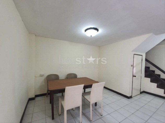 Maison de ville à louer à Phrakhanong, photo 4