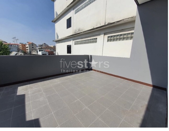 Maison de ville à louer à Phrakhanong, photo 7