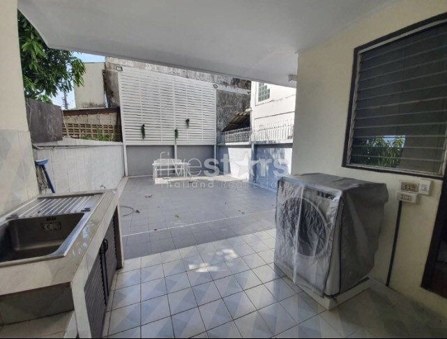 Maison de ville à louer à Phrakhanong, photo 5