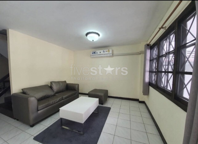 Maison de ville à louer à Phrakhanong, photo 2