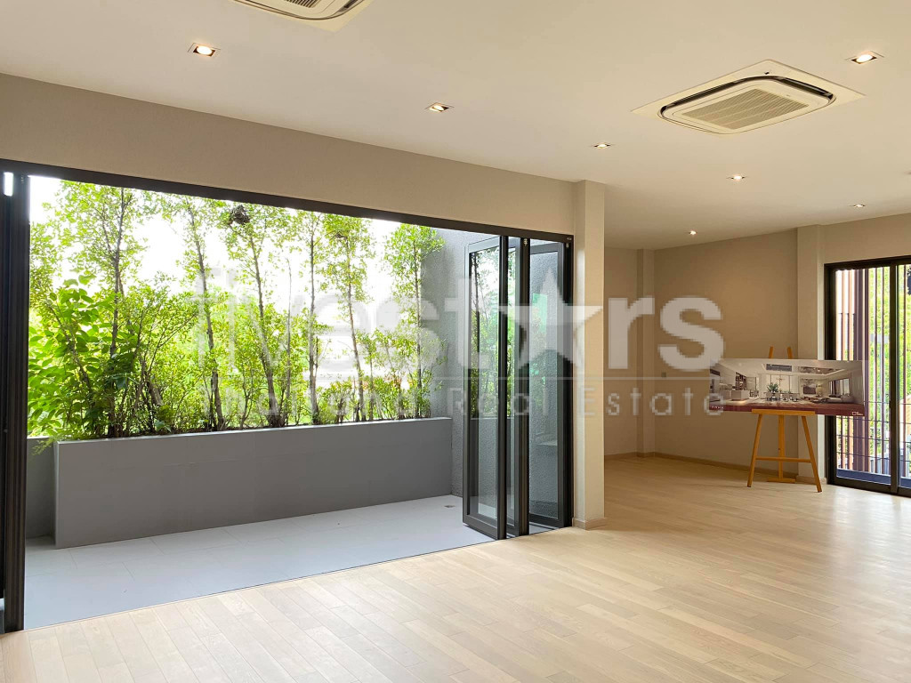 Modern 4 bedroom house for sale in Ekamai 12, photo 8