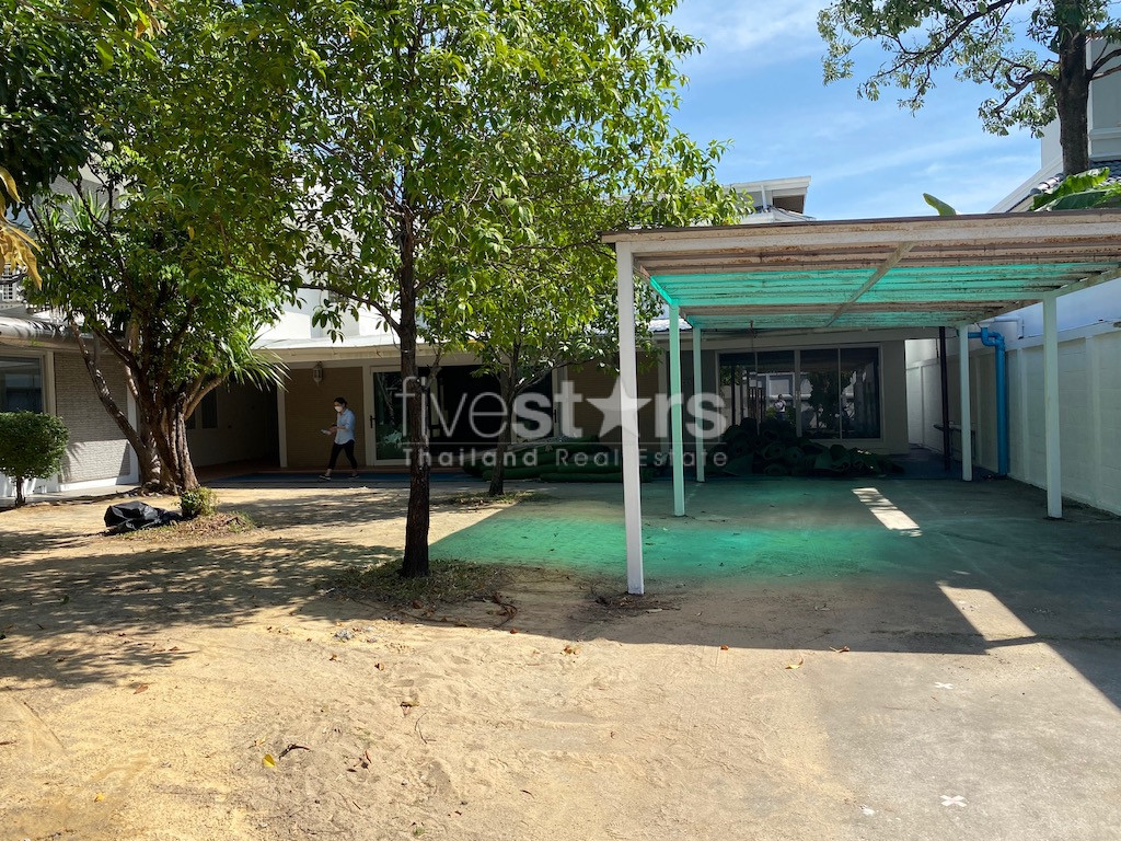 Maison sur 2 étages avec grand jardin à louer quartier Ekamai, photo 3