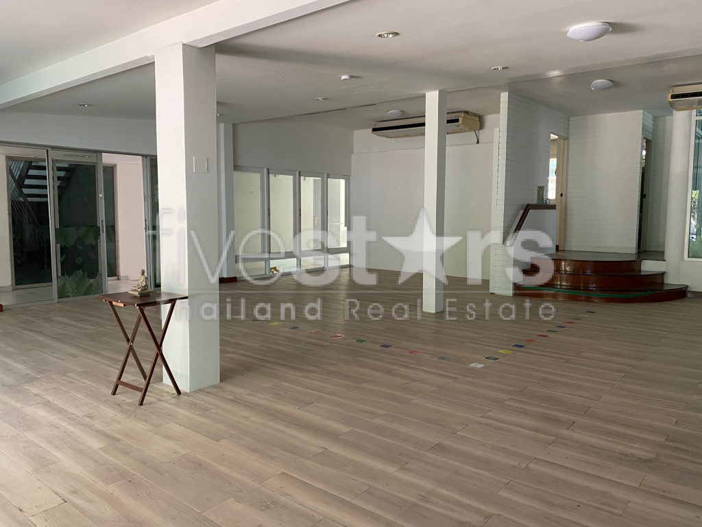Maison sur 2 étages avec grand jardin à louer quartier Ekamai, photo 9