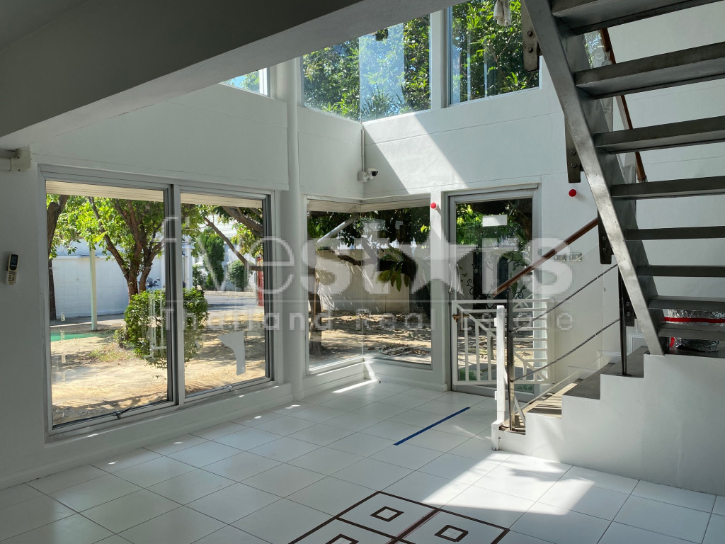 Maison sur 2 étages avec grand jardin à louer quartier Ekamai, photo 15