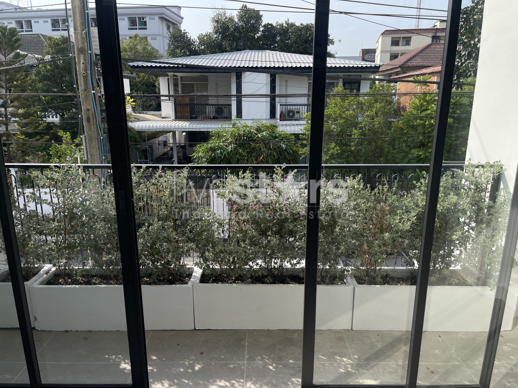 Stunning Modern Townhouse for Rent in Pridi Panomyong 42, Prakanong, photo 16