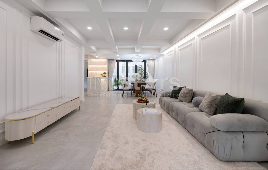 Stunning Modern Townhouse for Rent in Pridi Panomyong 42, Prakanong, photo 2