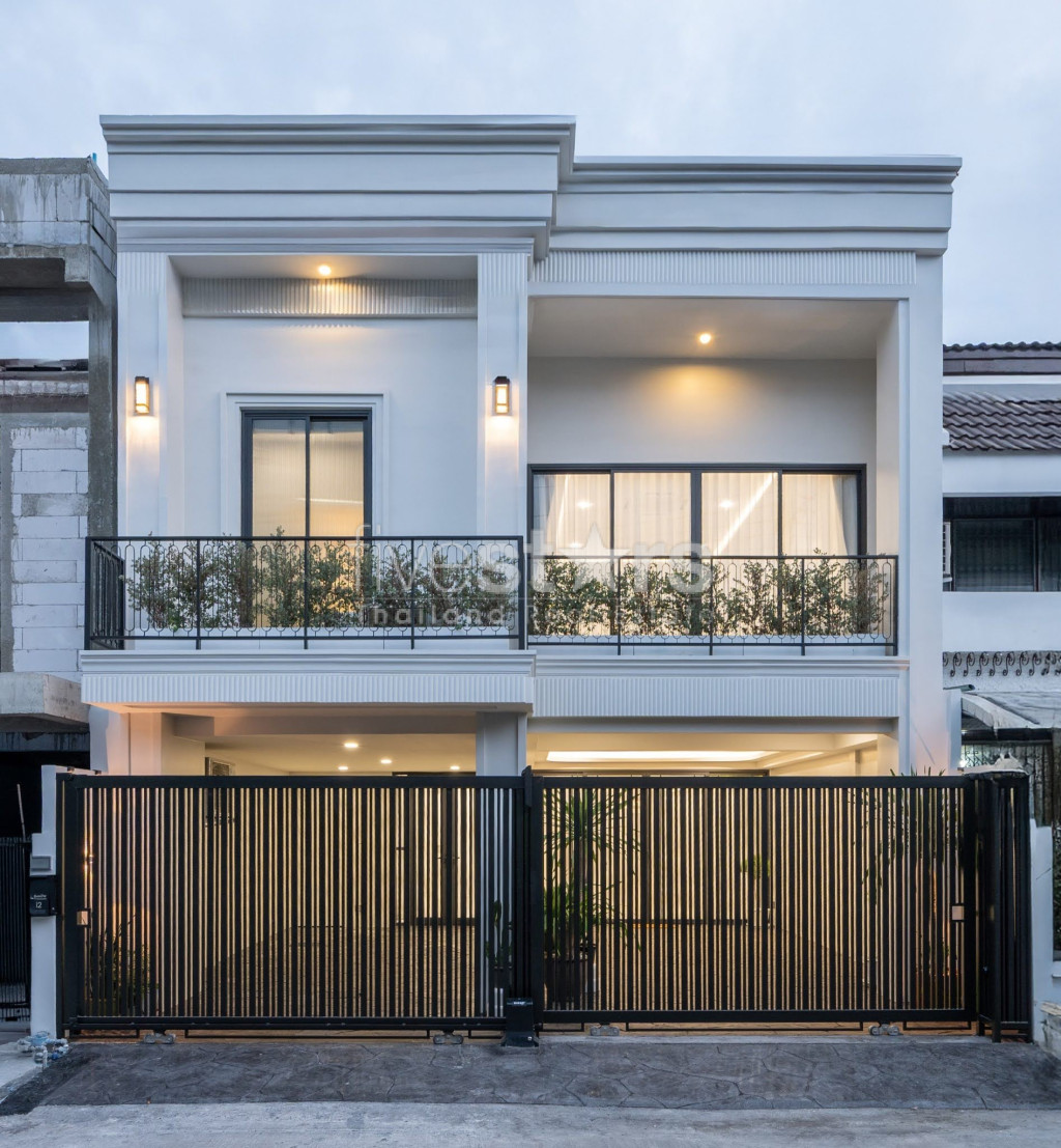 Stunning Modern Townhouse for Rent in Pridi Panomyong 42, Prakanong