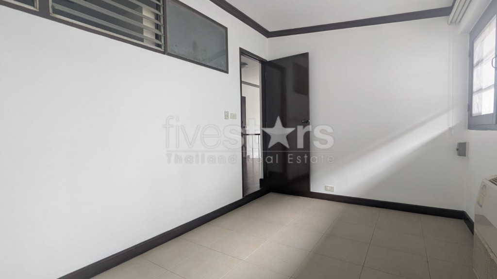 3+1 Bedroom House for Rent, 10 Minutes from BTS Ekkamai, photo 14