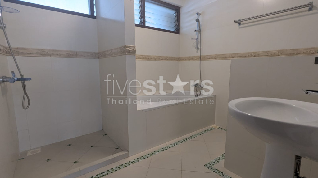 3+1 Bedroom House for Rent, 10 Minutes from BTS Ekkamai, photo 11