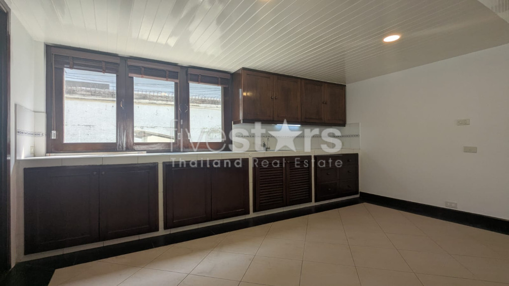 3+1 Bedroom House for Rent, 10 Minutes from BTS Ekkamai, photo 8