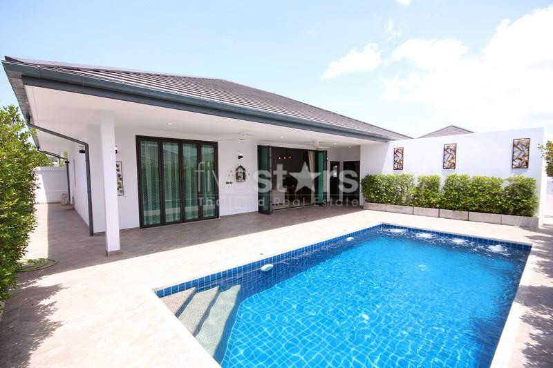 Belle villa moderne de 3 chambres à vendre à Hin Lek Fai, près de Hua hin.