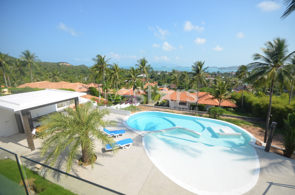 Villa spacieuse avec 5 chambres et vue mer à vendre à Koh Samui