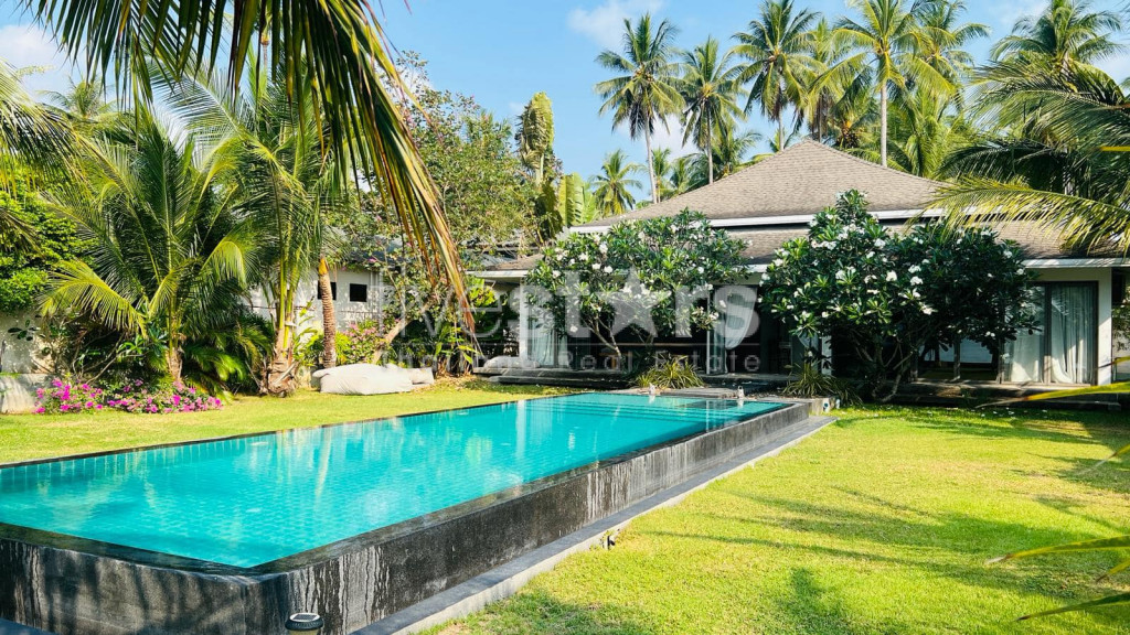 Villa balinese en bord de plage à vendre à Koh Samui