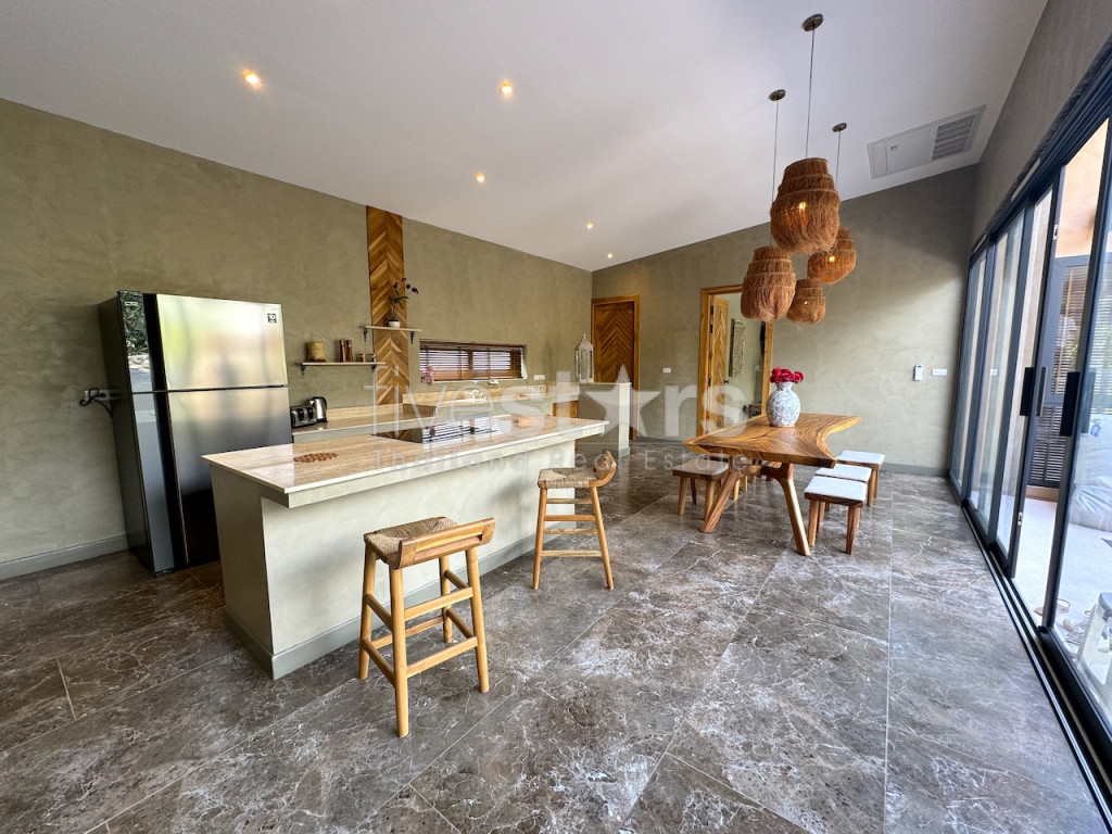 villa neuve de style balinais à vendre à Lamai a 100 mètres de windfield