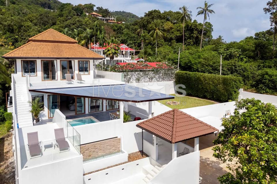 Villa de 4 chambres avec vue sur la mer à vendre sur la colline de Chaweng