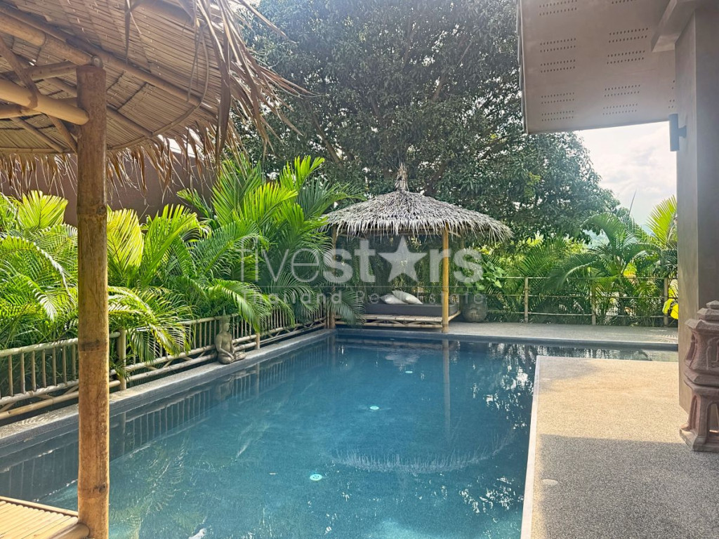 Villa 4 chambres  style contemporain-tropical à vendre à Chaweng