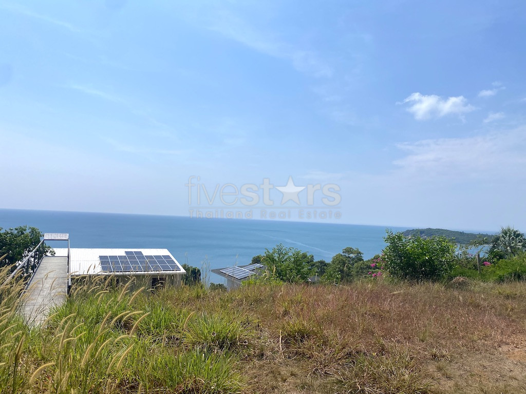 Terrain à vendre de 1,220 m2 avec une vue mer panoramique quartier Choeng mon