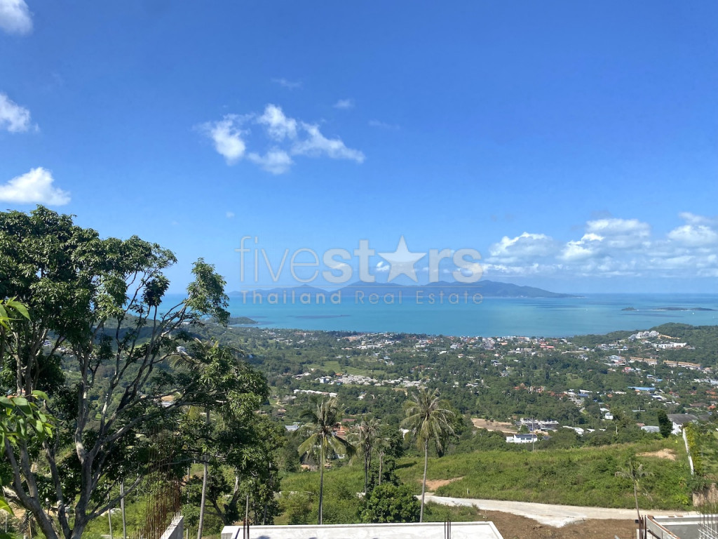 Terrain de 1,600 m2 avec une magnifique vue mer
