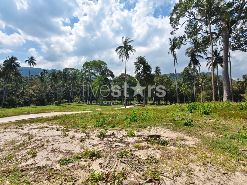 Terrain de 920 m² à vendre à Meanam
