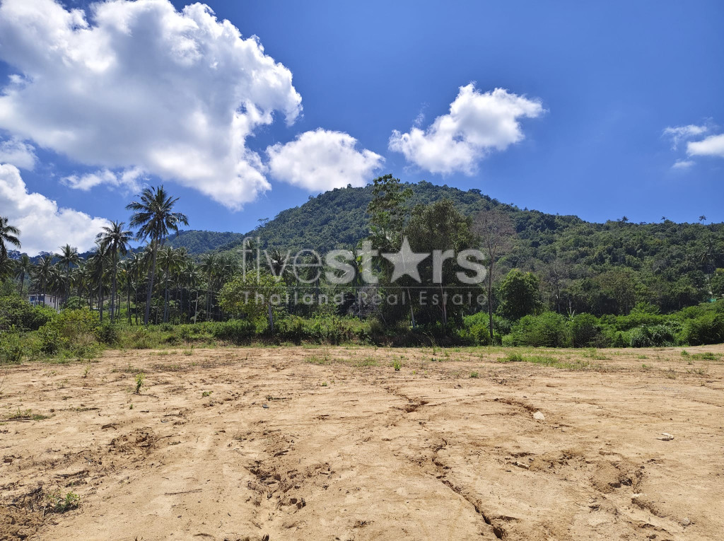 Terrain plat de 1 600 m² à vendre à proximité de la plage de Ban Tai