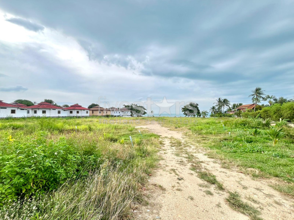 Terrain à vendre à Bangpor – 5 744 m² – Front de mer