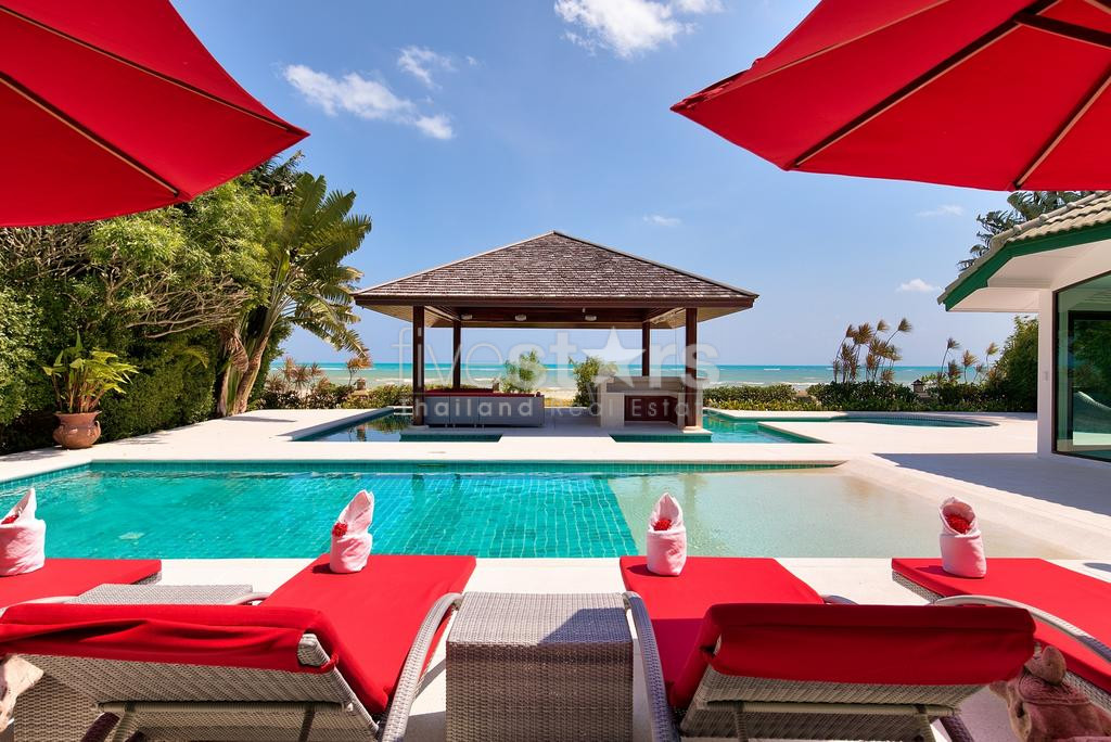 Superbe villa sur la plage à vendre à Hua Thanon