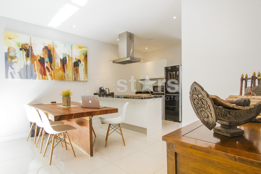 Maison moderne 3 chambres à vendre à 600 mètres de la plage de Choeng Mon