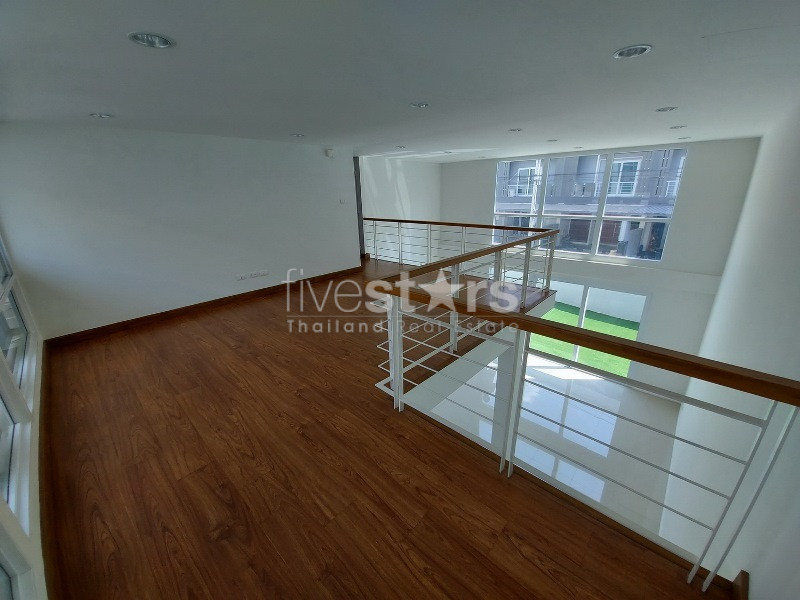 Maison de ville de 3 chambres à vendre sur Ladprao, photo 3