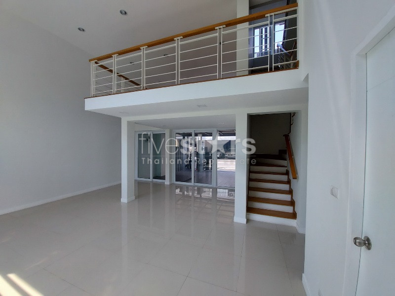 Maison de ville de 3 chambres à vendre sur Ladprao, photo 2