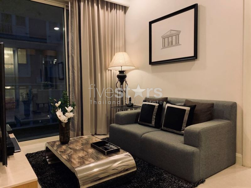 Condo de luxe de 2 chambres à louer à Langsuan
