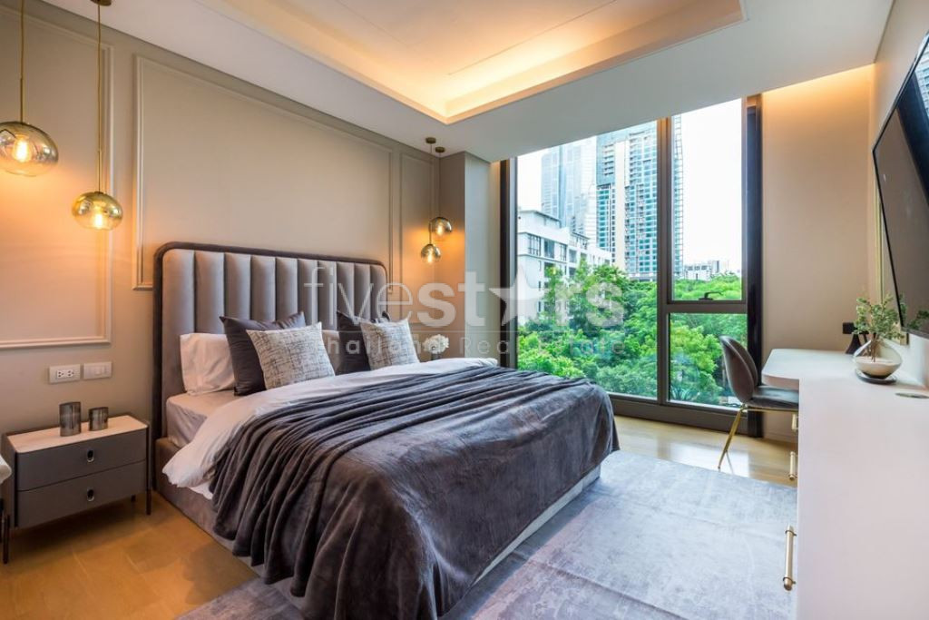 Condo de luxe et de faible hauteur de 2 chambres à louer à Langsuan, photo 2