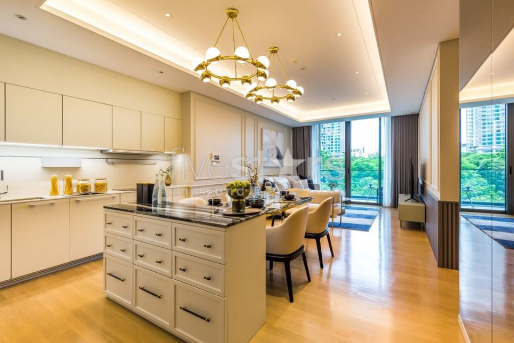 Condo de luxe et de faible hauteur de 2 chambres à louer à Langsuan