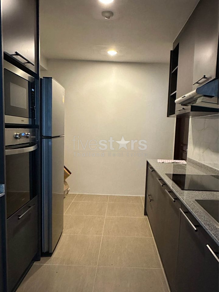 Grand appartement de 3 chambres à louer sur Langsuan, photo 5