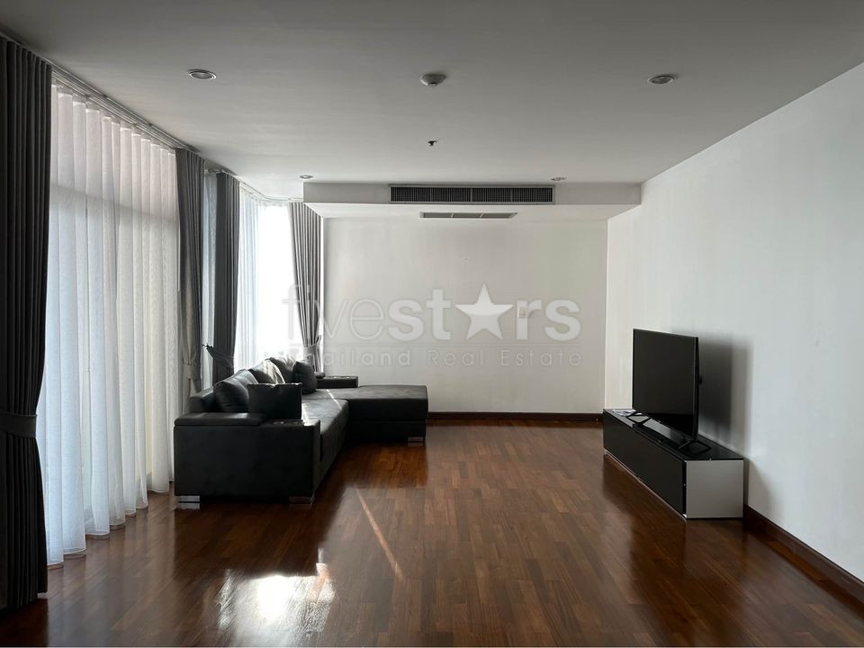 Grand appartement de 3 chambres à louer sur Langsuan